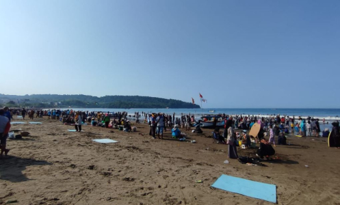 Wisata Pangandaran Dipadati Wisatawan di Weekend Jelang Libur Natal 2023